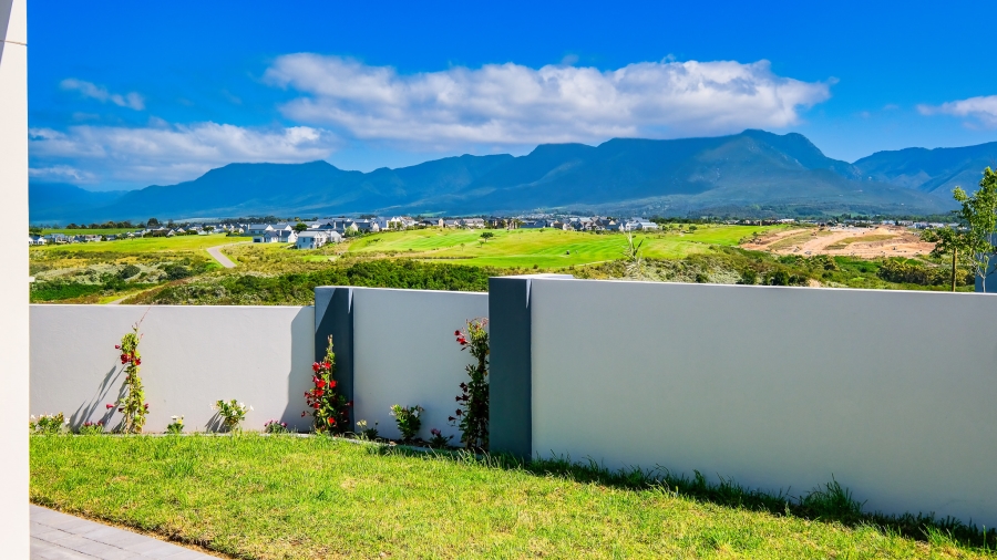 4 Bedroom Property for Sale in Kingswood Golf Estate Western Cape